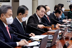 尹 ‘국가전략산업 육성’ 지시 나흘 만에… 반도체 파격 지원 선회