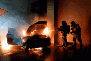 “물 직사해도 활활” 테슬라 화재 진화까지 3시간(영상)