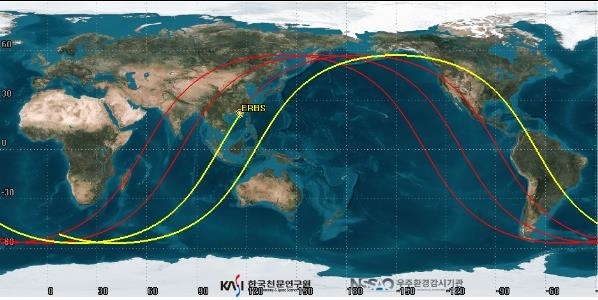 미국 지구관측위성 ERBS(Earth Radiation Budget Satellite)의 추락 예상 범위 (2023년 1월 9일 12시 47분 (KST) ± 4시간) 노란색: 예측 시간 전 4시간, 붉은색: 예측 시간 후 4시간. 과기정통부 제공