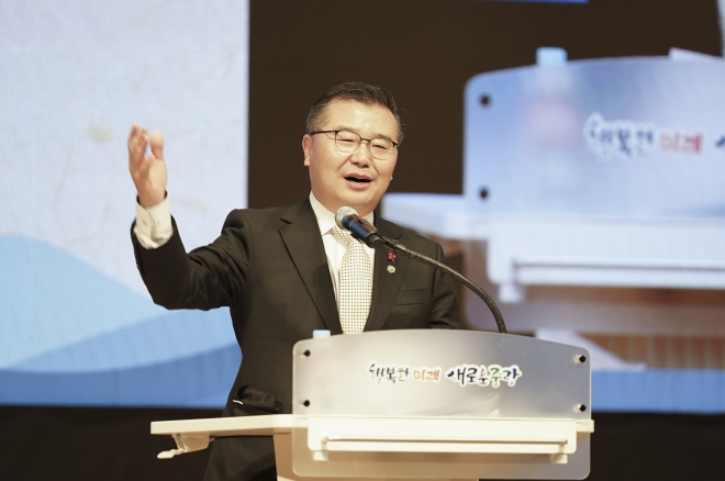 지난 6일 열린 서울 중랑구 2023년 신년인사회에서 류경기 중랑구청장이 구정 운영 방향에 대해 설명하고 있다. 중랑구 제공