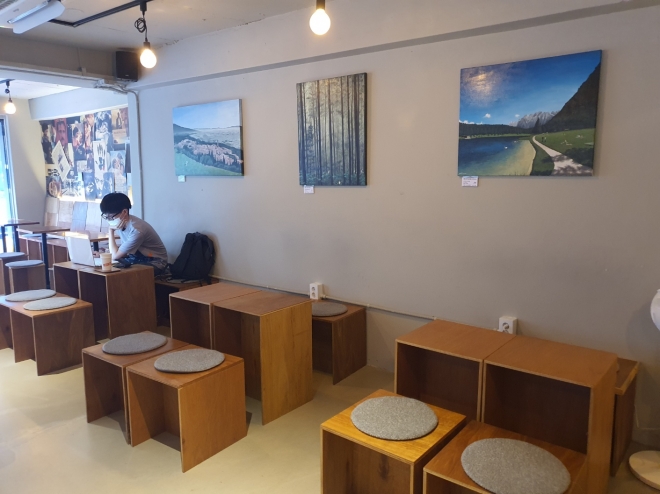 서울 서초구 ‘청년 갤러리카페 지원사업’에 참여한 카페의 모습. 서초구 제공