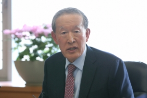 전경련 12년 이끈 허창수 사의 표명...“쇄신해야 할 때”