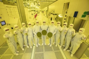 삼성전자, 파운드리 사업 5년 만에 연매출 200억 달러 돌파…2나노부터 TSMC 추월