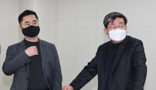 초당적 정치개혁 의원모임 참석한 전해철과 김종민
