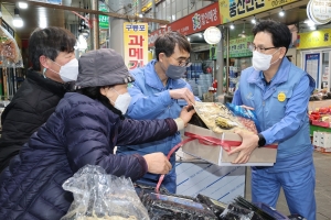 포항제철소, 전통시장서 설 장보기 행사