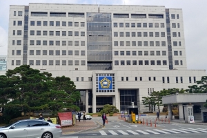 아버지 학대해 숨지자 ‘냉장고’에 넣은 20대, 징역 9년 선고