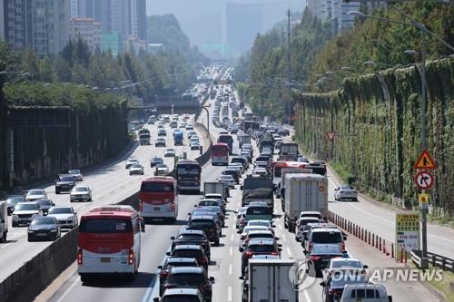 지난해 추석연휴 하루전 고속도로