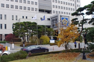 ‘엄마 자살’로 불안한 10대 제자를…위협·성폭행