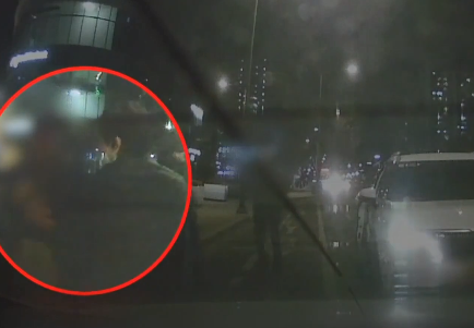 서울 송파경찰서는 택시기사를 폭행한 혐의로 60대 남성 A씨를 입건해 조사하고 있다고 18일 밝혔다. 채널A 화면 캡처