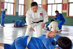 [포토] 감독으로 변신한 북한 ‘유도영웅’ 계순희