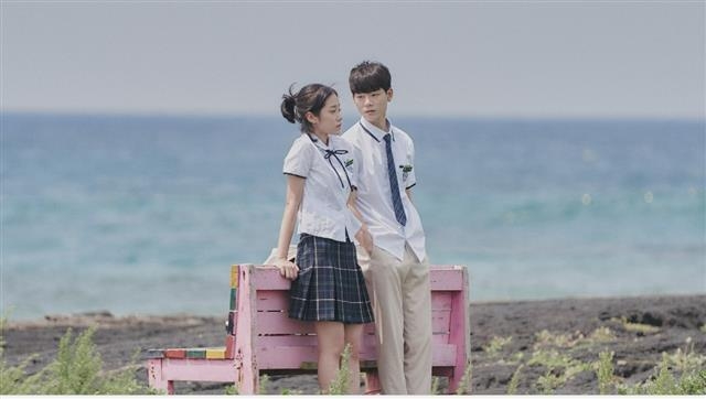 고등학교 커플을 통해 청소년의 성과 임신을 다룬 tvN 드라마 ‘우리들의 블루스’의 한 장면. tvN 제공