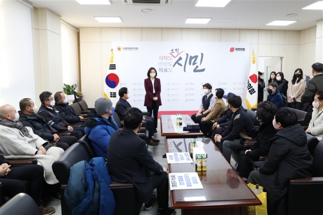 국군포로가족회를 서울시의회 본관에 초청해 방문행사를 주최한 가운데 최호정 국민의힘 대표의원이 발언하고 있는 모습.