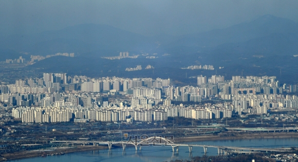 지난 3일 경기 구리 아파트와 주택가의 모습.