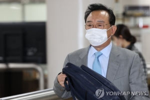 [단독] “송철호 전 울산시장, 후보 시절부터 금품 수수”…공소장 보니
