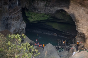 네팔 추락 여객기 사망자 71구 수습…남은 실종자 1명 수색 종료
