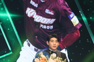 보라스와 손잡은 이정후, 류현진 뛰어넘을 수 있을까