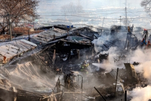 [포토] 잿더미로 변한 구룡마을…주택 60채 불타 이재민 62명