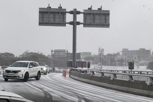 제주는 설설 기는 빙판길… 25일 출근길 버스 임시 증차