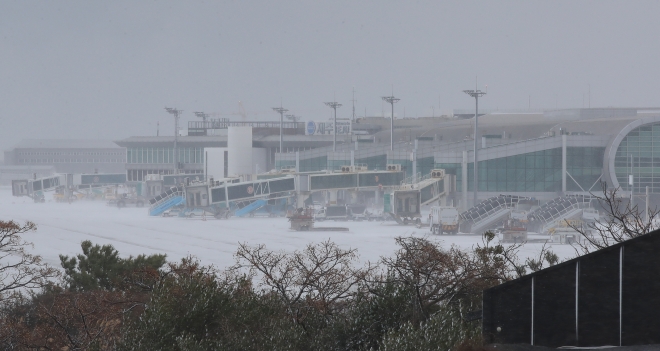 셧다운… 텅 빈 제주공항