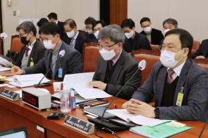 고준위 방폐물 법안 공청회로 첫발…운영 시점 명시 두고 의견 갈려