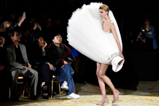 TOPSHOT - A model presents a creation for Viktor & Rolf during the Haute-Couture Spring-Summer 2023 Fashion Week show in Paris on January 25, 2023. AFP 연합뉴스