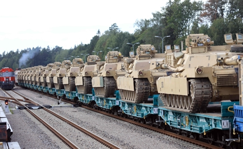 2020년 9월 5일 리투아니아 모츠카바 기차역에 정렬된 미군 에이브럼스 전차들. 모츠카바(리투아니아) AFP 연합뉴스