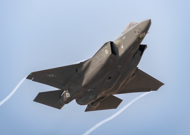 A US Air Force Vermont National Guard (ANG) F-35A Lightning II from the 158th Fighter Wing takes off from the Vermont National Guard Base in South Burlington for a training flight January 6, 2022 (local time).  2023.1.20 US Air National Guard