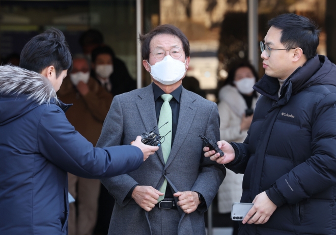 ‘해직교사 부당채용’ 조희연 집행유예…교육감직 위기