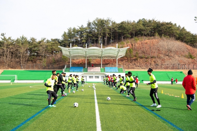 영덕 출신 신태용 감독이 이끄는 인도네시아 남자 19세 이하(U-19) 축구 국가대표팀이 지난해 3월 경북 영덕에서 전지훈련을 하고 있다.