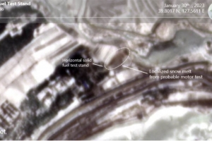 VOA “북한 최근 고체연료 엔진시험 정황 포착”