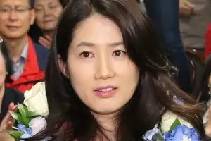 ‘복귀설 부인’ 심은하, 새로운 근황 “수다 떨며 식사”