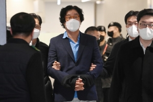 김성태 ‘두 개의 입’… 이재명 의혹은 술술, 비자금엔 침묵