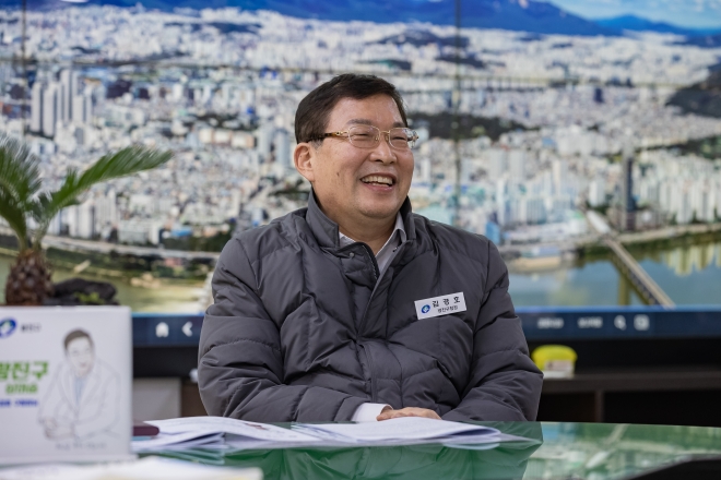 16일자/12면/광진구청장 사진