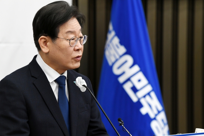 더불어민주당 이재명 대표가 2일 오후 서울 여의도 국회에서 열린 더불어민주당 의원총회에서 발언하고 있다. 2023.2.2. 도준석 기자