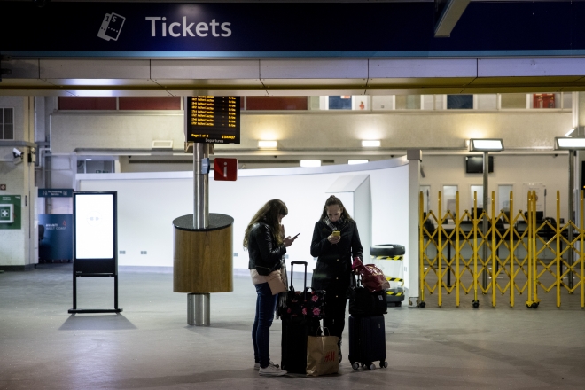 철도 노조 파업으로 한산한 영국 런던 유스턴역. 런던 EPA 연합뉴스.
