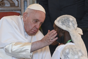 콩고 방문 교황 “피 묻은 광물보다 사람이 중요”…100…
