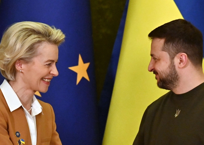 볼로디미르 젤렌스키(왼쪽) 우크라이나 대통령과 우르줄라 폰데어라이엔 유럽연합(EU) 집행위원장이 2일(현지시간) 우크라이나 키이우에서 정상회담 후 공동 기자회견을 열고 있다. 2023.2.2 AFP 연합뉴스