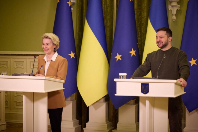 볼로디미르 젤렌스키 우크라이나 대통령과 우르줄라 폰데어라이엔 유럽연합(EU) 집행위원장이 2일(현지시간) 우크라이나 키이우에서 기자회견에 참석하고 있다. 2023.2.2 우크라이나 대통령공보실