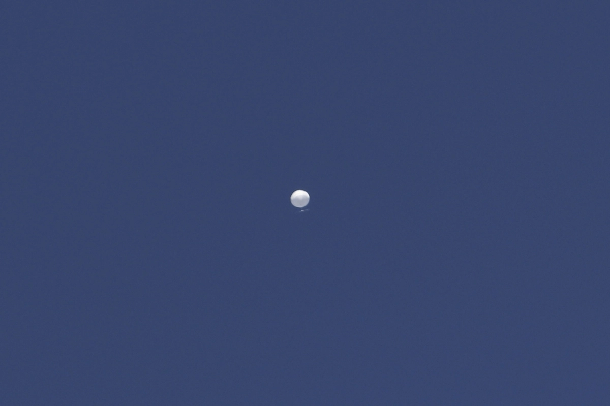 3일(현지시간) 중국 정찰풍선이 미국 미주리주 컬럼비아 상공에 떠 있다. 2023.2.4 AP 연합뉴스