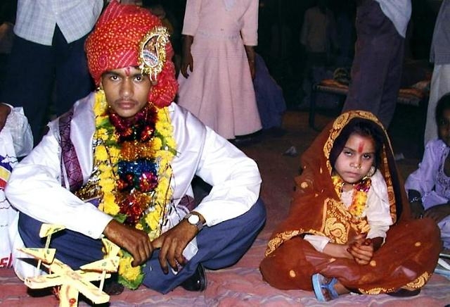 어린 소녀가 결혼식을 올리고 있다. ‘밀레니엄교육재단’ 제공