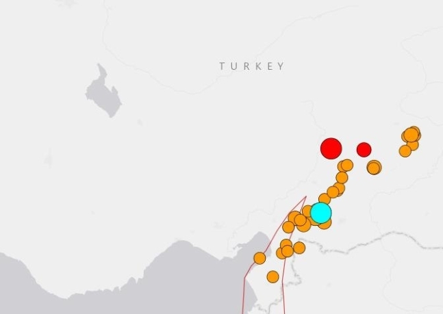 6일 튀르키예에서 발생한 강진과 그 여진들. 동그라미 하나하나가 지진 발생 위치와 그 규모를 나타낸다. 미국 지질조사국(USGS) 홈페이지 캡처