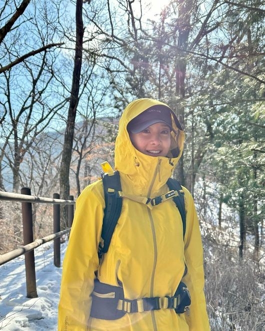 배우 이시영이 소백산 등반에 성공했다. SNS 캡처