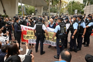 홍콩 국가보안법 재판 앞 시위