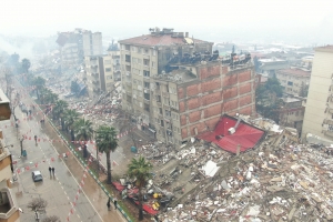 수소폭탄 수십개 ‘대지진’…여진·강추위 속 구조 사투
