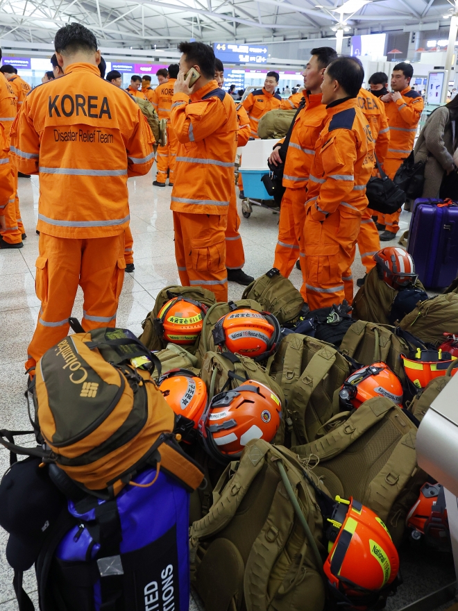 출국 앞둔 구조대원들