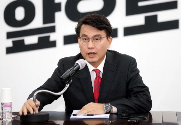 국민의힘 당권주자인 윤상현 의원이 6일 오전 대구시당에서 기자간담회를 하고 있다. 2023.2.6 연합뉴스