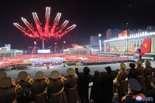 북한, ‘건군절 75주년’ 야간열병식 개최