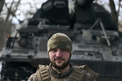 우크라이나 병사가 9일 바크무트 지역을 사수하고 있다. 바크무트(우크라이나) AP 연합뉴스