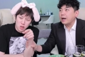 “XXX들 머리에 총 맞아야” 학폭 가해자에 손가락 욕 날린 아이돌