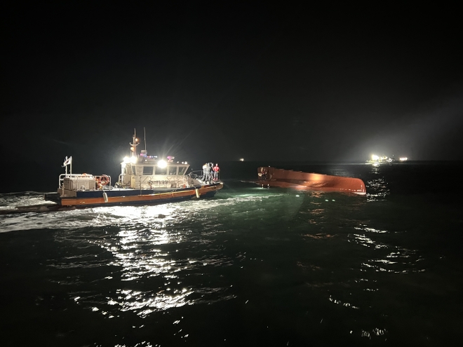 해경이 청보호 인양 조치를 완료한 후 본격적으로 원인 조사에 나선다.